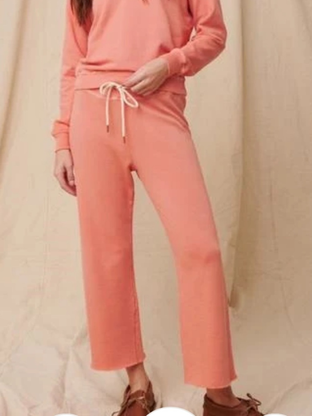 The great wide leg cropped sweatpants size 2 (M)